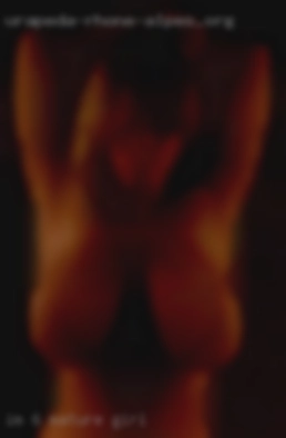 Im mature girl 6' tall blonde and blue.